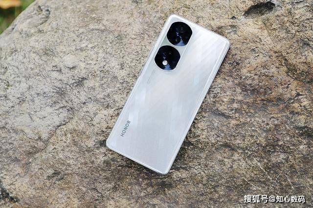荣耀70 Pro和荣耀70 Pro+有什么区别？哪款更值得入手？