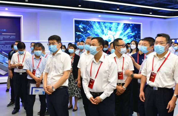 河南省区块链产业园区正式揭牌<strong></p>
<p>区块链产业</strong>，中盾云安成为首批入驻企业！