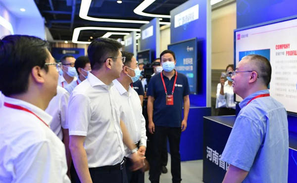 河南省区块链产业园区正式揭牌<strong></p>
<p>区块链产业</strong>，中盾云安成为首批入驻企业！