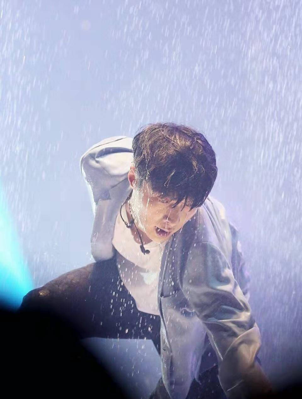 EXO官网没有张艺兴？但是，他又回来了