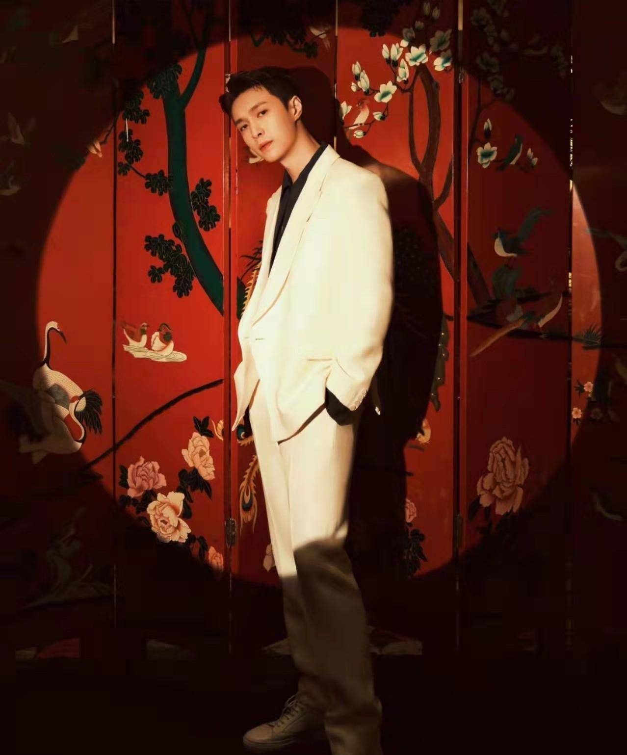 EXO官网没有张艺兴？但是<strong></p>
<p>火币合约官网</strong>，他又回来了