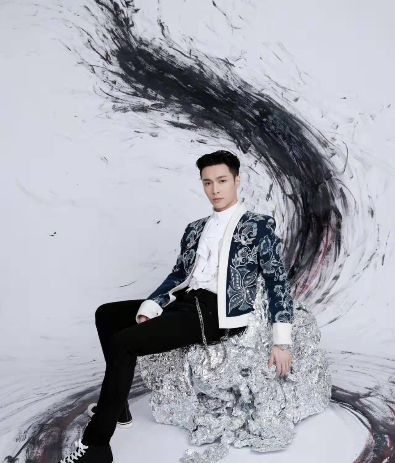 EXO官网没有张艺兴？但是<strong></p>
<p>火币合约官网</strong>，他又回来了