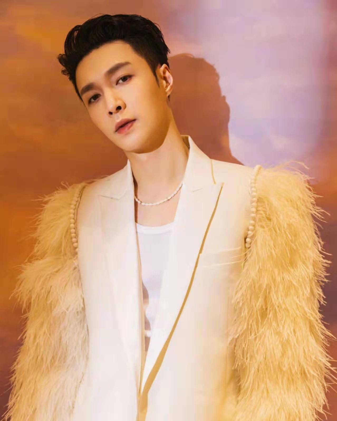 EXO官网没有张艺兴？但是<strong></p>
<p>火币合约官网</strong>，他又回来了