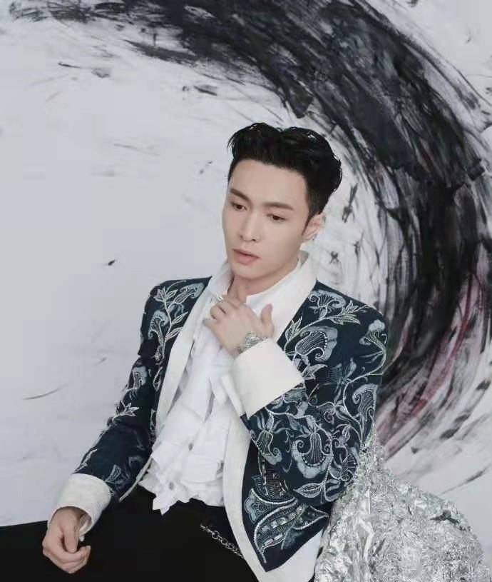 EXO官网没有张艺兴？但是<strong></p>
<p>火币合约官网</strong>，他又回来了