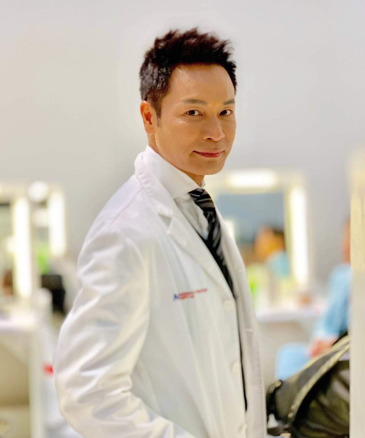 57岁郭晋安离巢了？TVB官网不见其资料<strong></p>
<p>火币合约官网</strong>，本人亲自回应网友安心