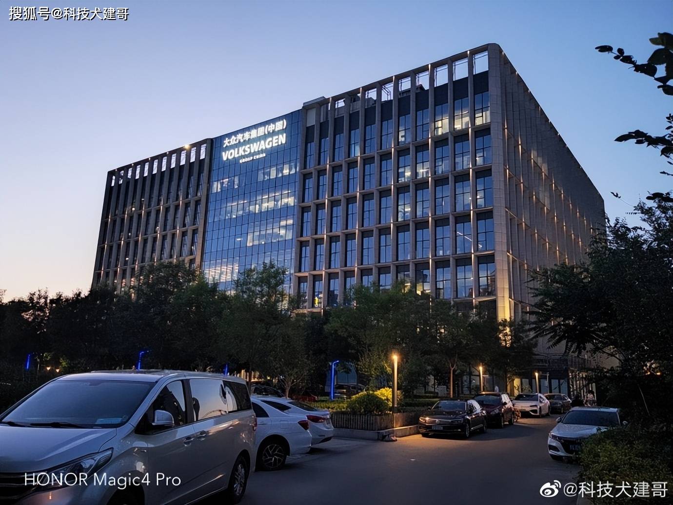 夜拍对比：荣耀70 Pro、荣耀Magic4 Pro、Find X3 Pro<strong></p>
<p>火币网pro</strong>，谁最强
