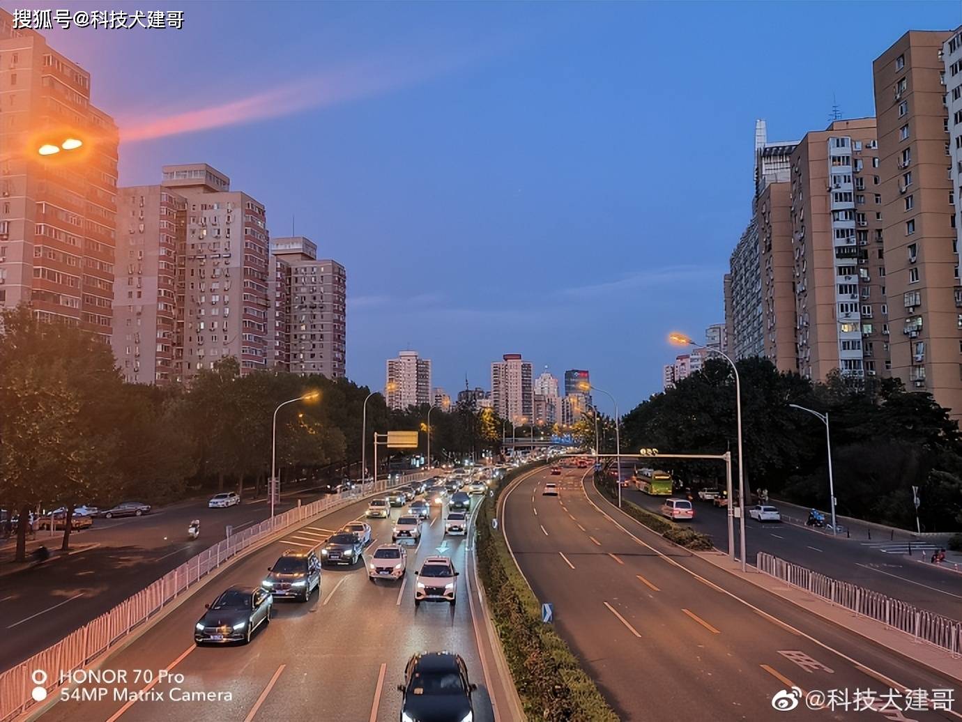 夜拍对比：荣耀70 Pro、荣耀Magic4 Pro、Find X3 Pro<strong></p>
<p>火币网pro</strong>，谁最强