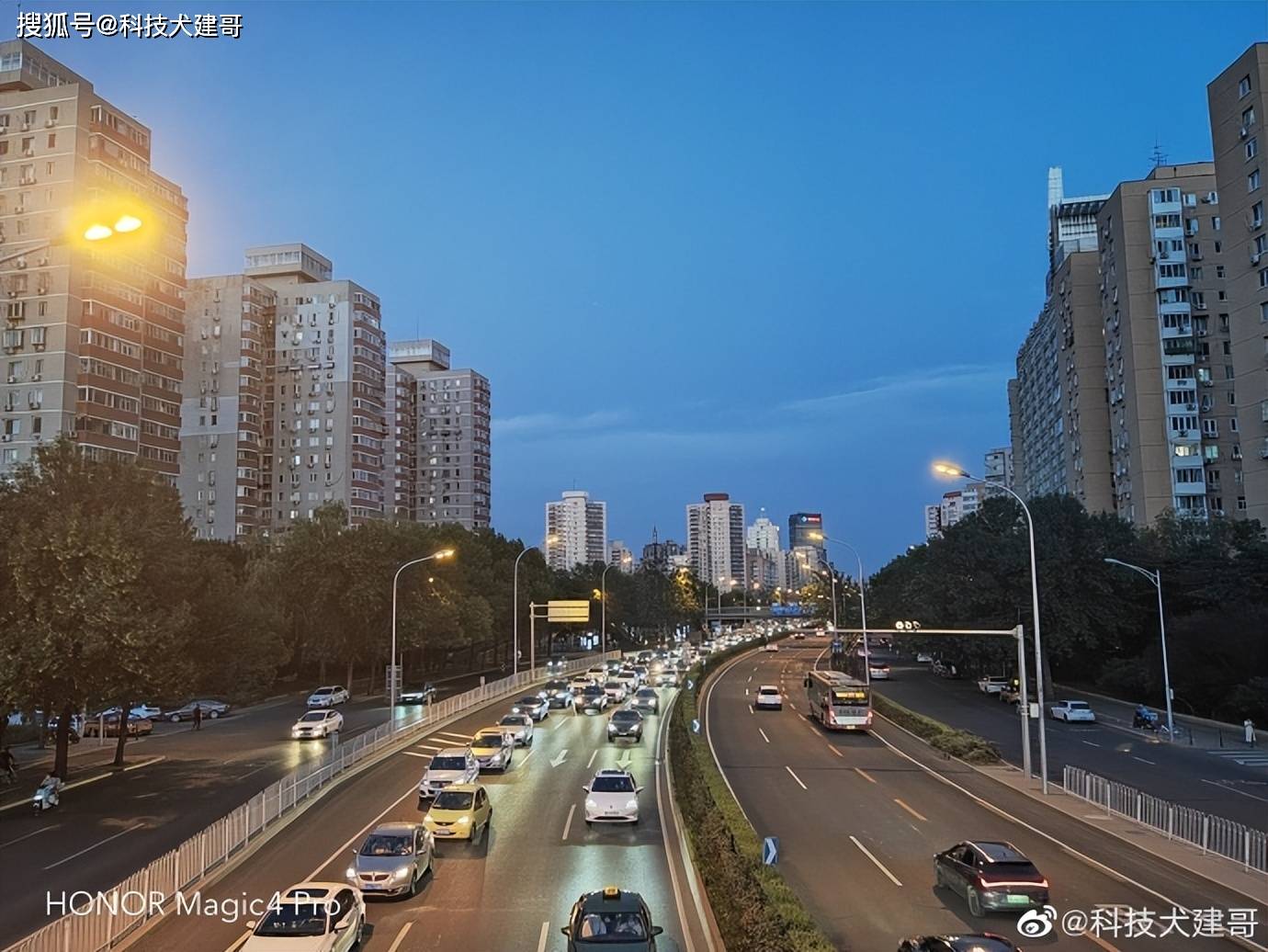 夜拍对比：荣耀70 Pro、荣耀Magic4 Pro、Find X3 Pro<strong></p>
<p>火币网pro</strong>，谁最强