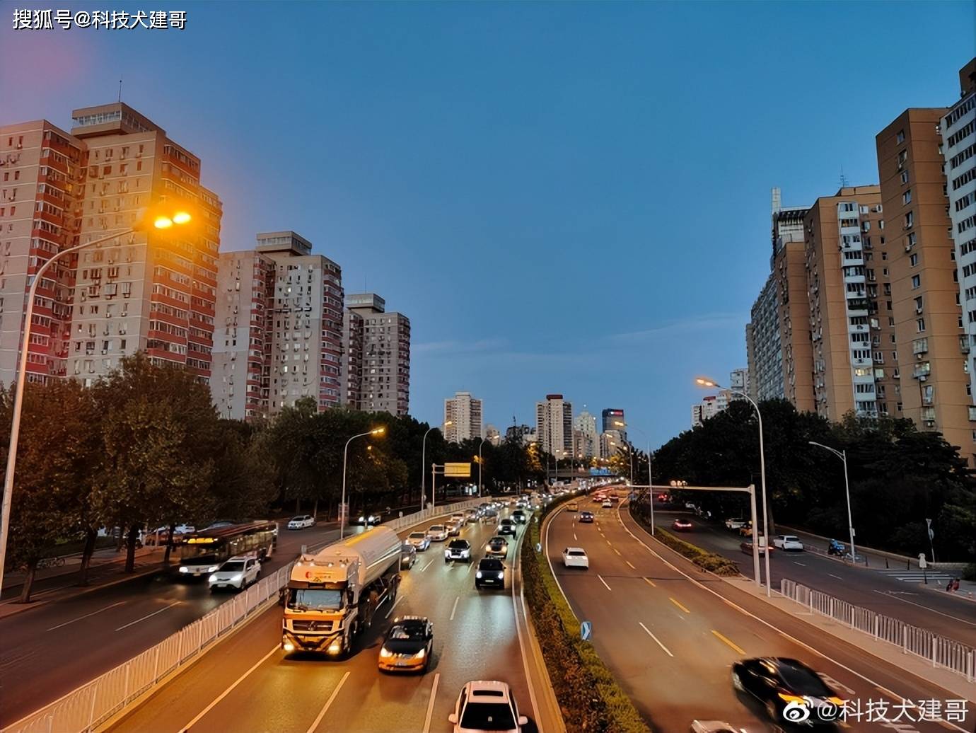 夜拍对比：荣耀70 Pro、荣耀Magic4 Pro、Find X3 Pro<strong></p>
<p>火币网pro</strong>，谁最强