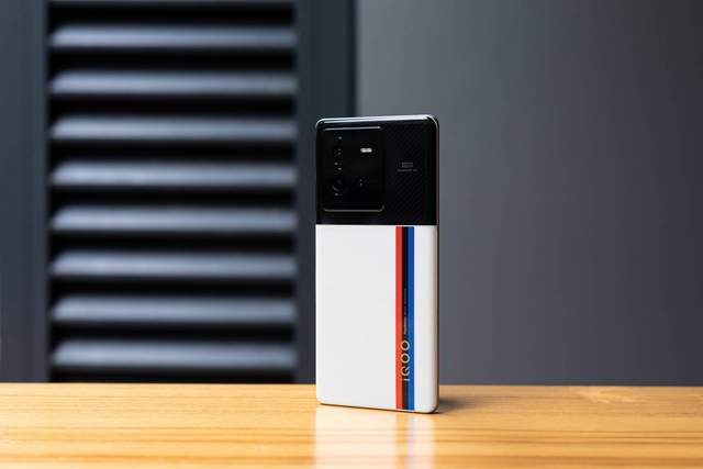 iQOO 10 Pro评测：对比上代Pro，真的做到了“加量不加价”