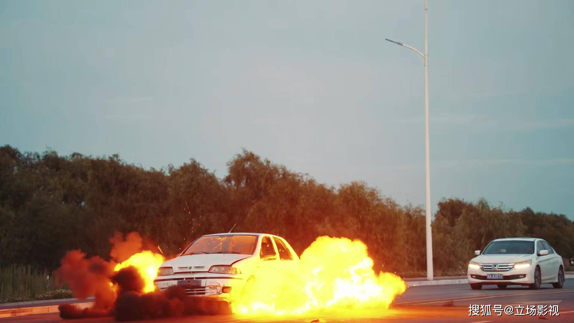 郭京飞《杠杆》今晚开播<strong></p>
<p>火币网杠杆</strong>，8位实力派，5网联播，也该火了吧