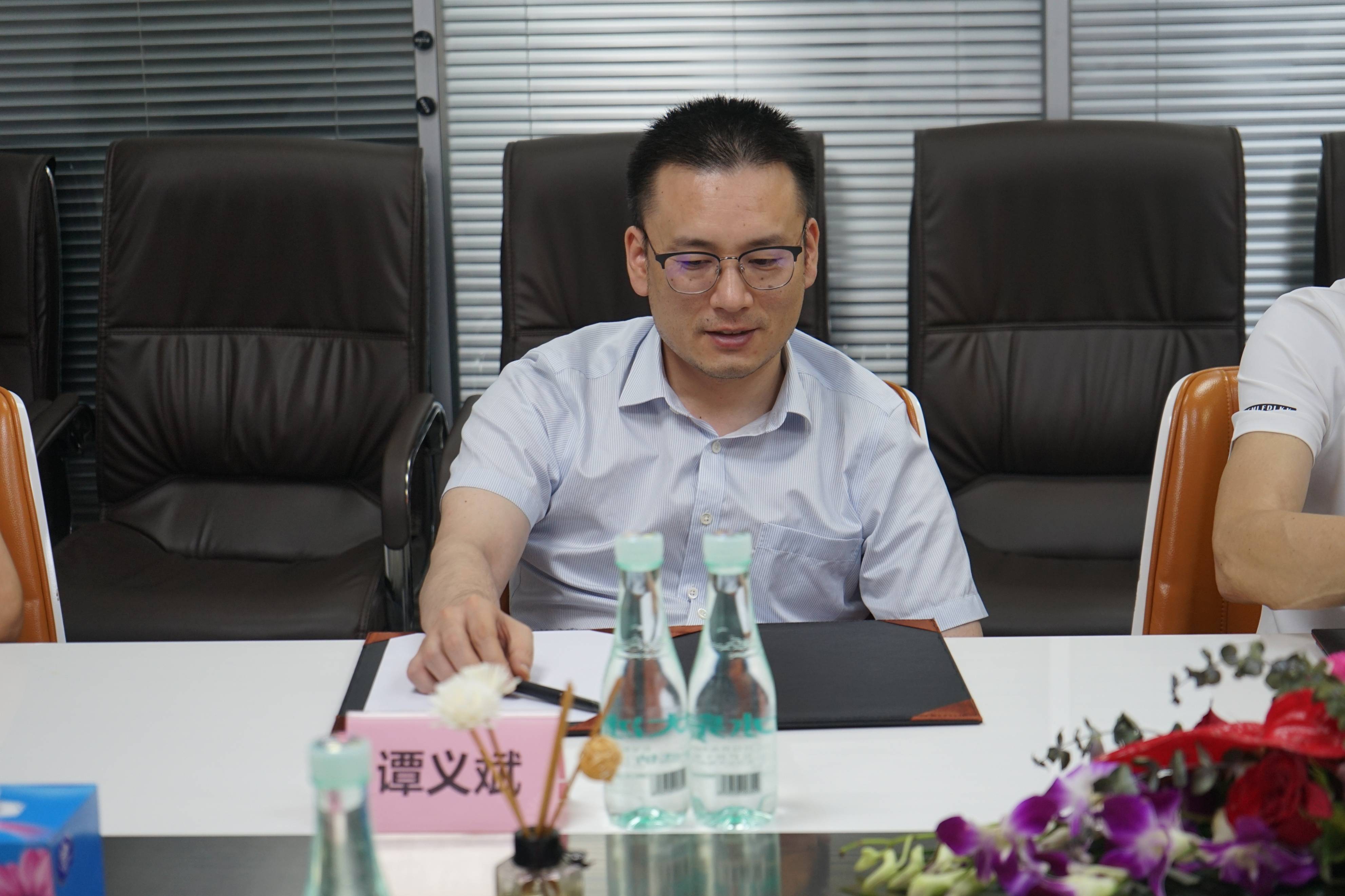 南山区退役军人事务局薛局长一行莅临易签链公司指导工作