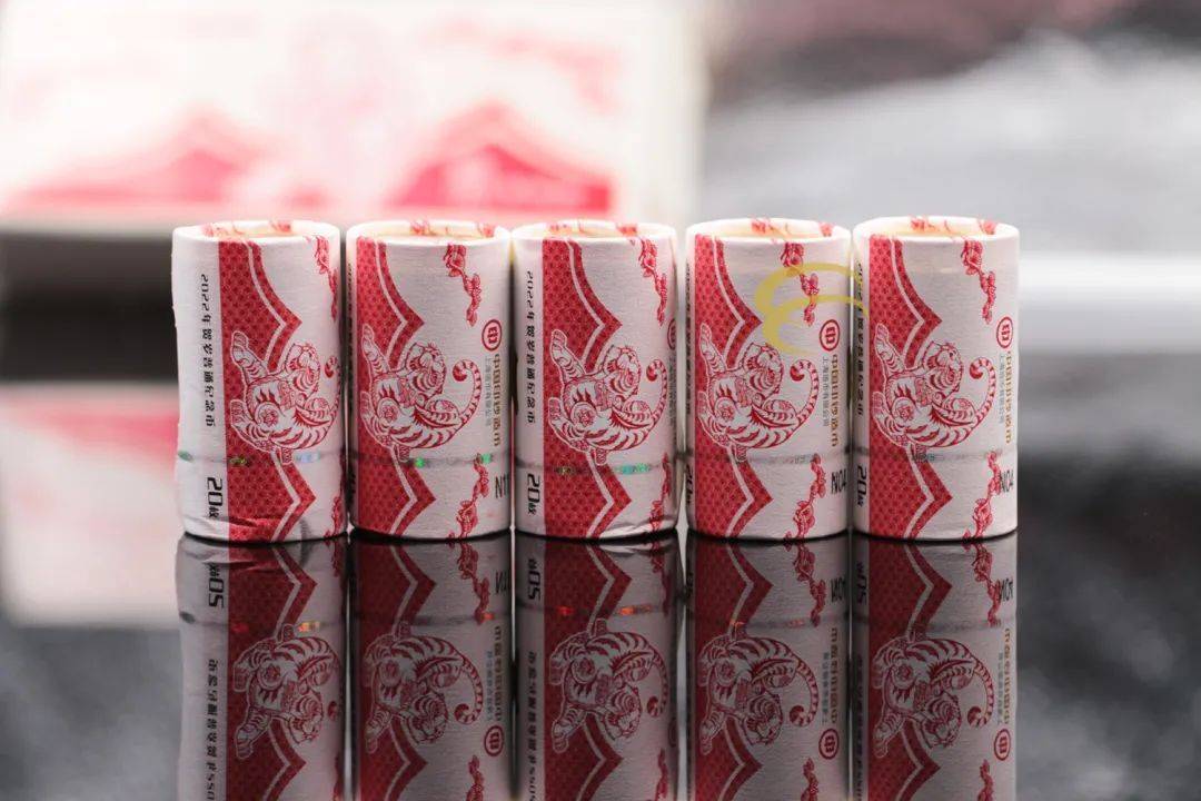 8月<strong></p>
<p>币界</strong>，有3套纪念币确定发行，还有虎币、黄山币等待预约