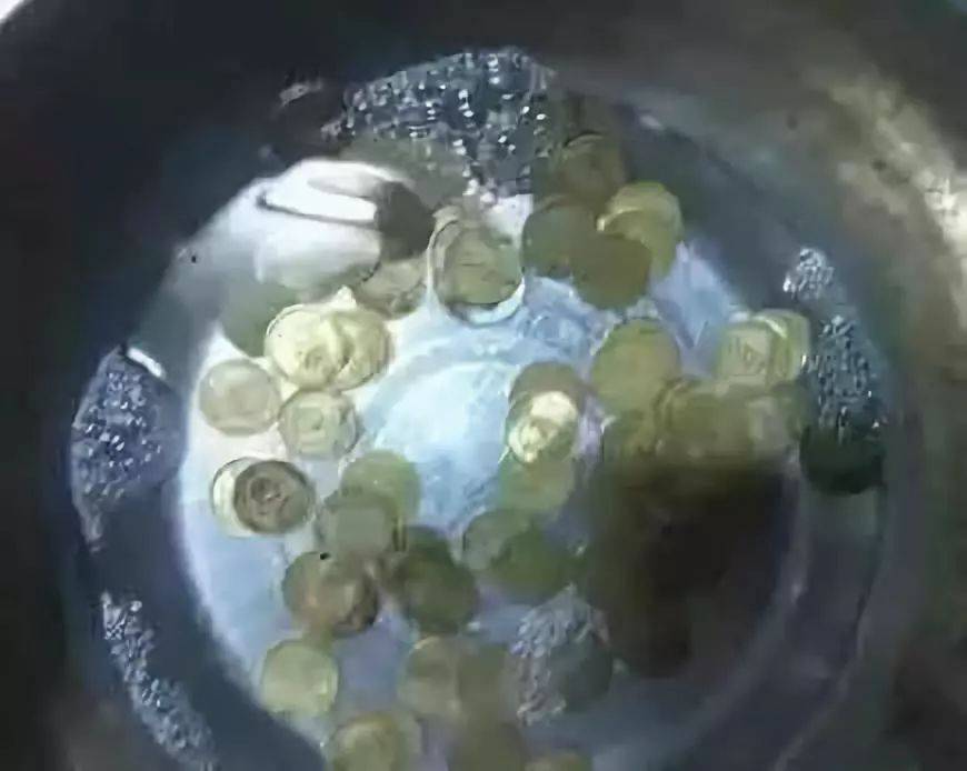 小心<strong></p>
<p>币界</strong>！你收藏的梅花套币可能是水洗币！