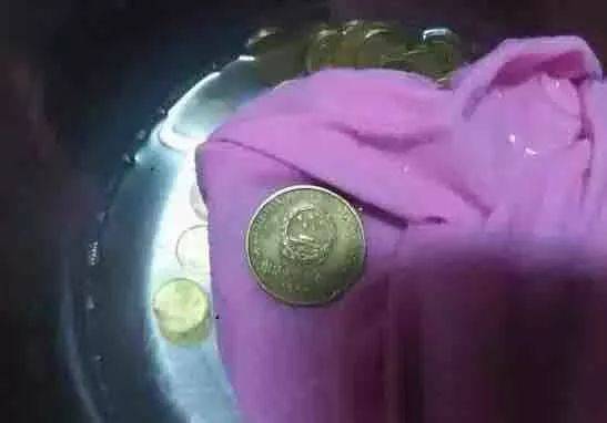 小心<strong></p>
<p>币界</strong>！你收藏的梅花套币可能是水洗币！