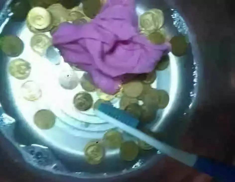 小心<strong></p>
<p>币界</strong>！你收藏的梅花套币可能是水洗币！