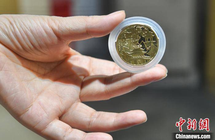 “西湖纪念币”全球首发 系中国第二枚世界文化遗产纪念币
