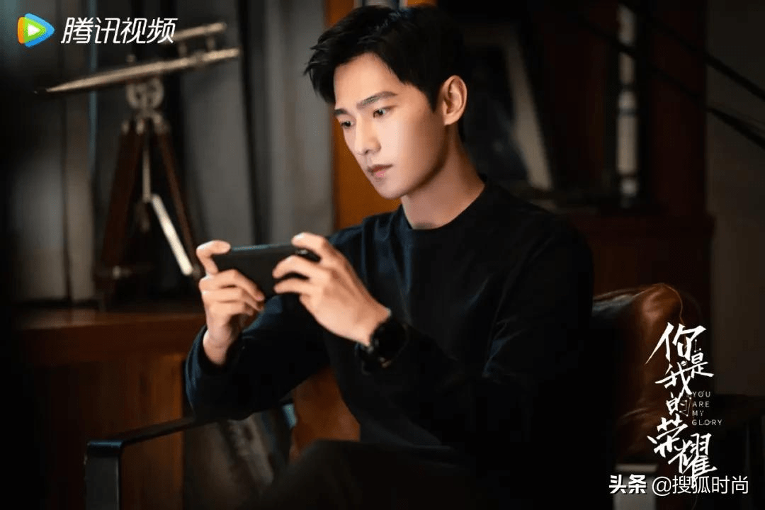 杨幂一顿操作猛如虎<strong></p>
<p>1COIN</strong>？原来明星私底下竟都这么会玩