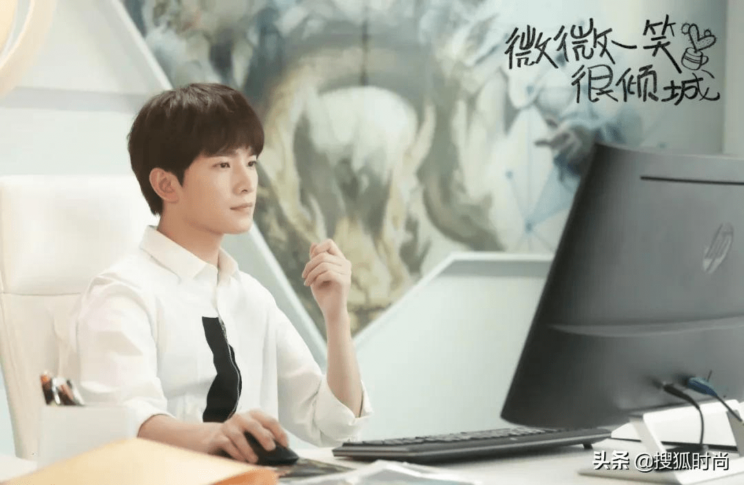 杨幂一顿操作猛如虎<strong></p>
<p>1COIN</strong>？原来明星私底下竟都这么会玩