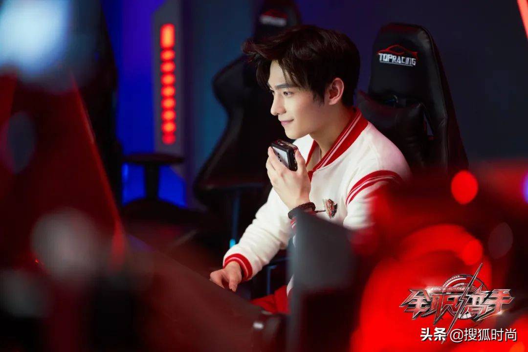 杨幂一顿操作猛如虎<strong></p>
<p>1COIN</strong>？原来明星私底下竟都这么会玩