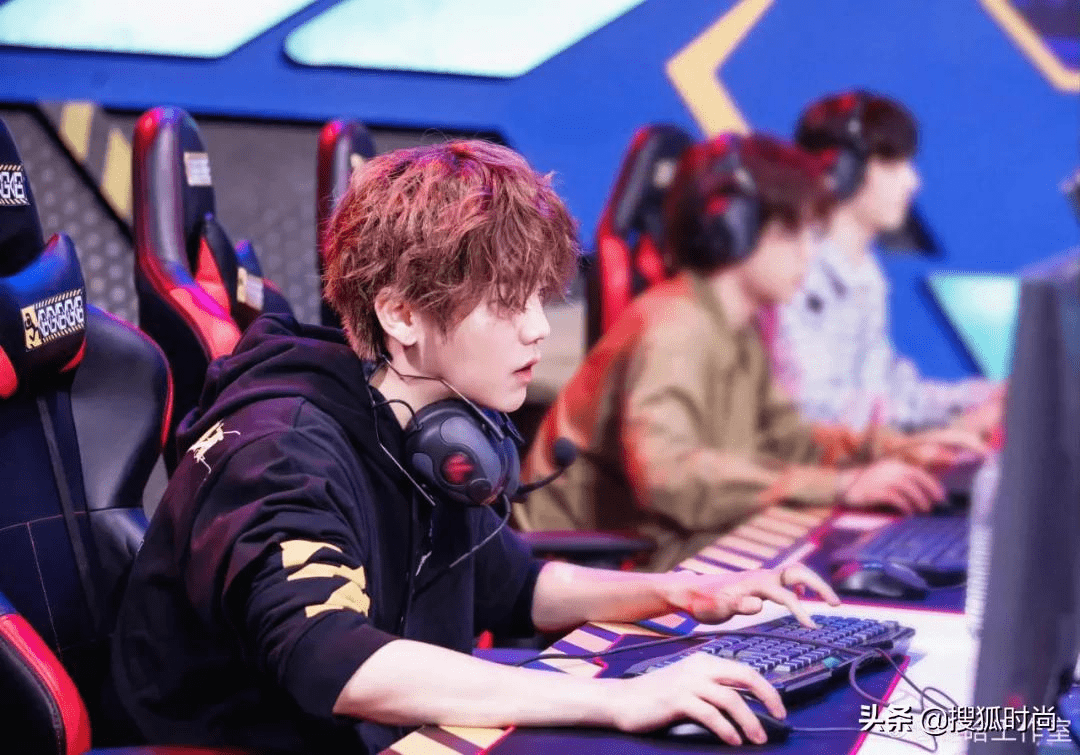 杨幂一顿操作猛如虎<strong></p>
<p>1COIN</strong>？原来明星私底下竟都这么会玩