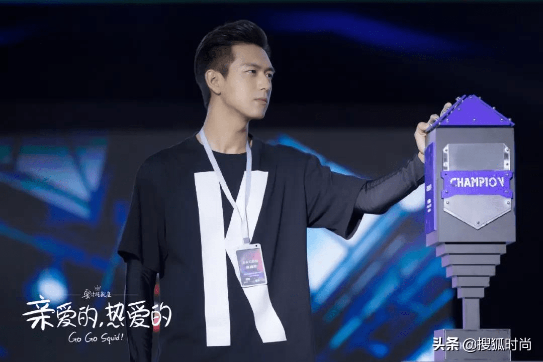 杨幂一顿操作猛如虎<strong></p>
<p>1COIN</strong>？原来明星私底下竟都这么会玩