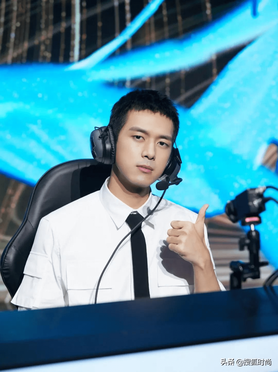 杨幂一顿操作猛如虎<strong></p>
<p>1COIN</strong>？原来明星私底下竟都这么会玩