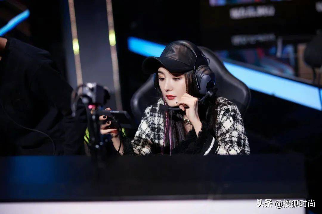 杨幂一顿操作猛如虎<strong></p>
<p>1COIN</strong>？原来明星私底下竟都这么会玩