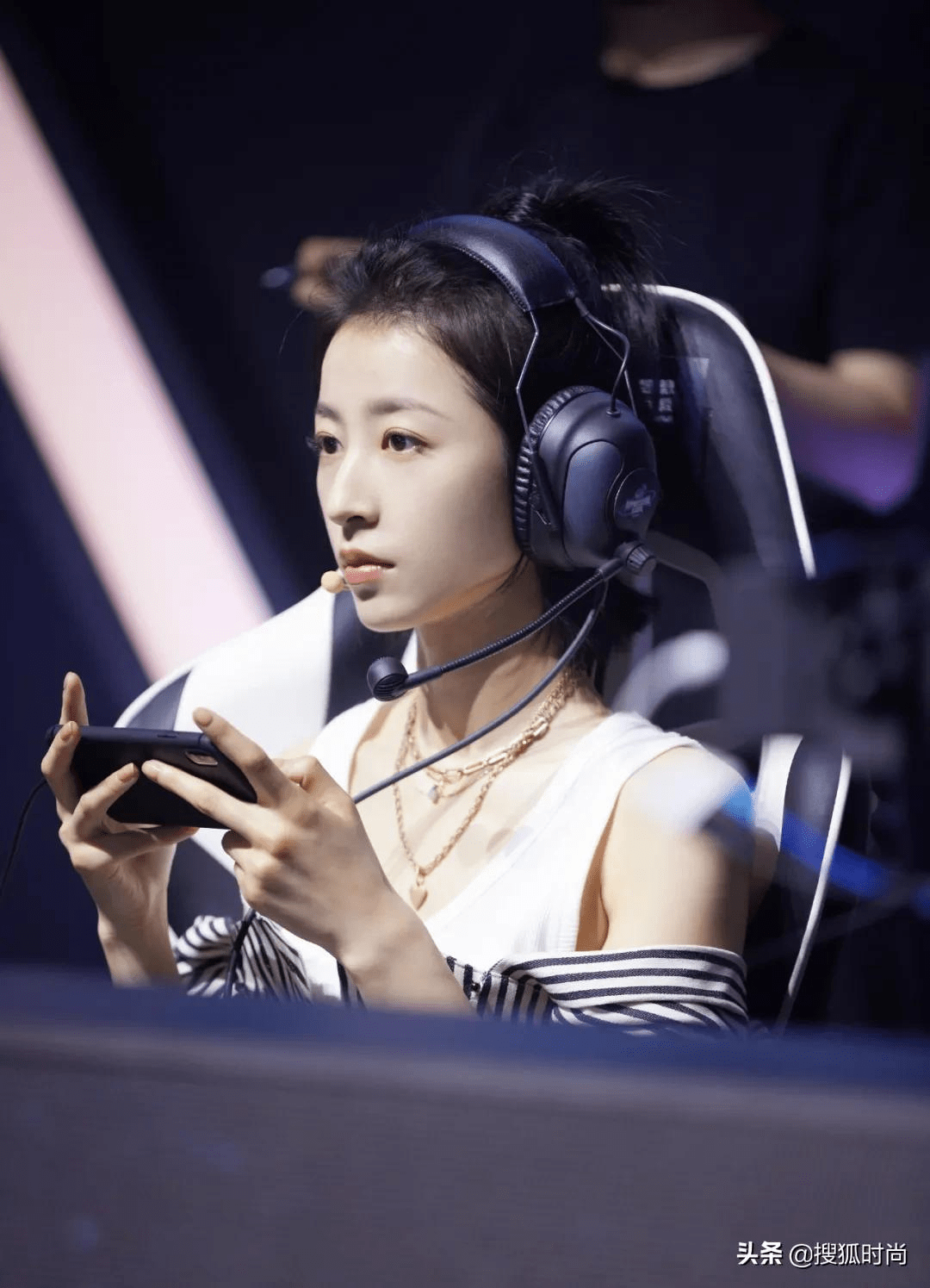 杨幂一顿操作猛如虎<strong></p>
<p>1COIN</strong>？原来明星私底下竟都这么会玩