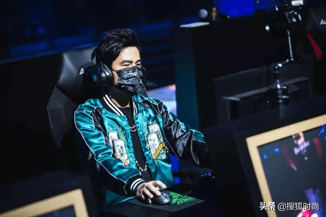 杨幂一顿操作猛如虎<strong></p>
<p>1COIN</strong>？原来明星私底下竟都这么会玩