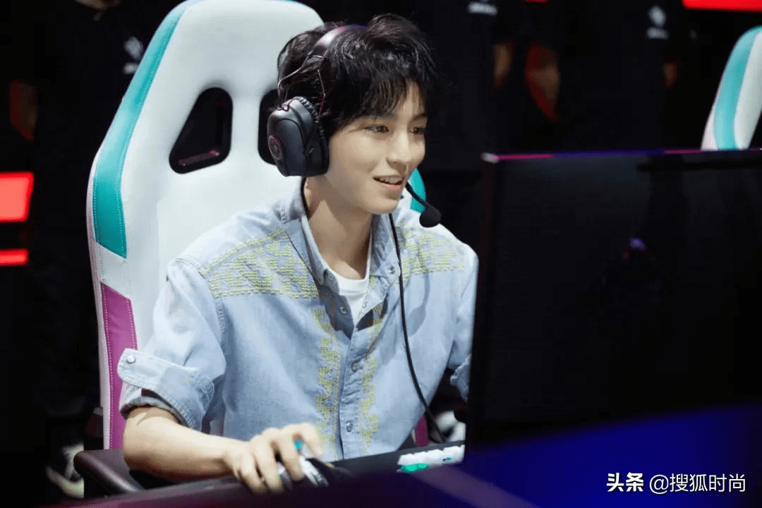 杨幂一顿操作猛如虎<strong></p>
<p>1COIN</strong>？原来明星私底下竟都这么会玩