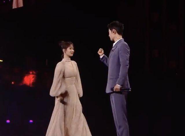 微博之夜投票结果出炉<strong></p>
<p>KING</strong>，肖战杨紫以绝对优势再次当选KING和QUEEN