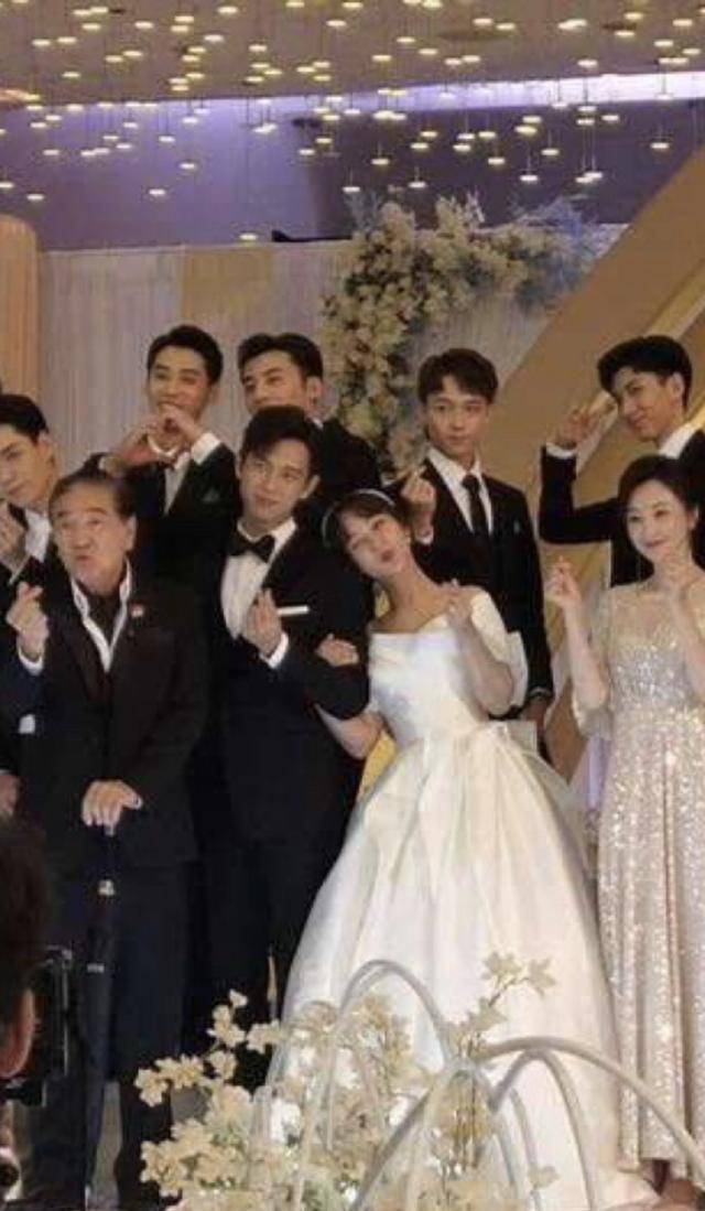 微博之夜投票结果出炉<strong></p>
<p>KING</strong>，肖战杨紫以绝对优势再次当选KING和QUEEN