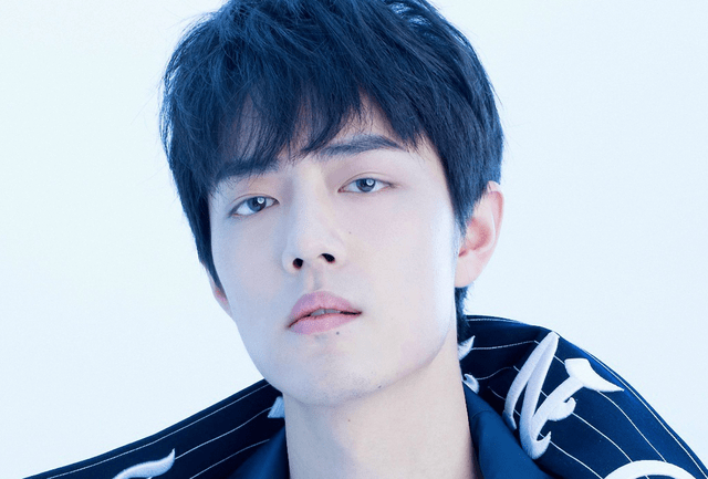 微博KING和QUEEN榜单<strong></p>
<p>KING</strong>，肖战和杨紫持续登顶，迪丽热巴却输给了她