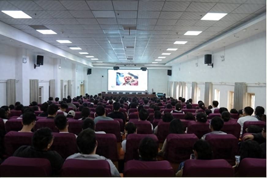 河南大学淮河医院为住培医师搭建对外交流平台