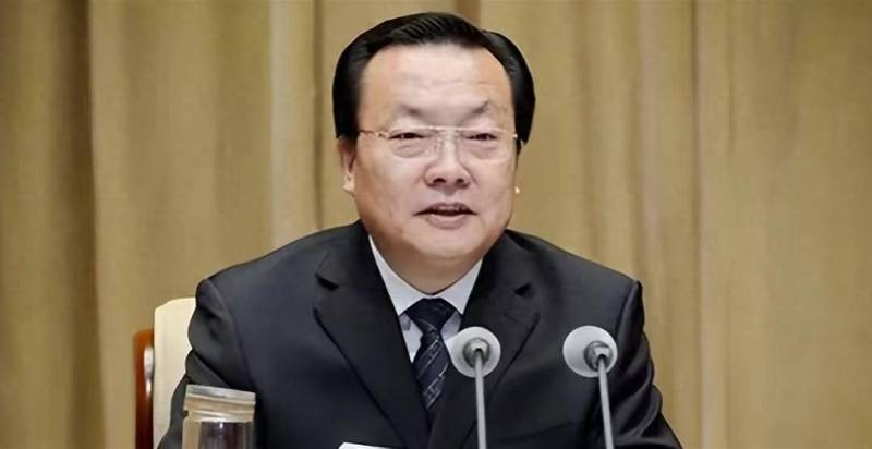 卖官鬻爵<strong></p>
<p>交易虎平台</strong>，搞权色交易，干预司法，同期落马的三虎同日被双开