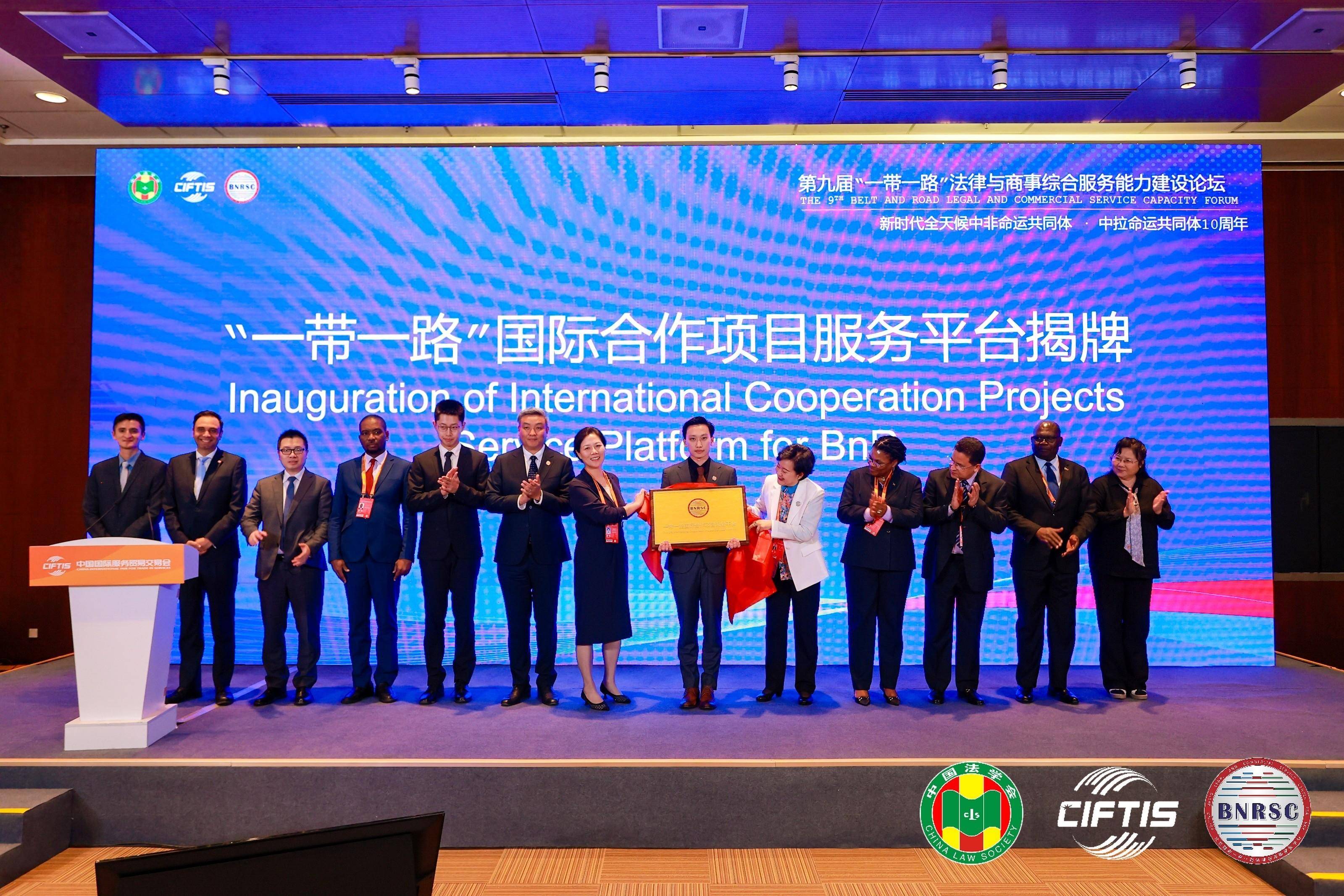 提供专业保障<strong></p>
<p>网上交易保障平台</strong>，“一带一路”国际合作项目服务平台揭牌