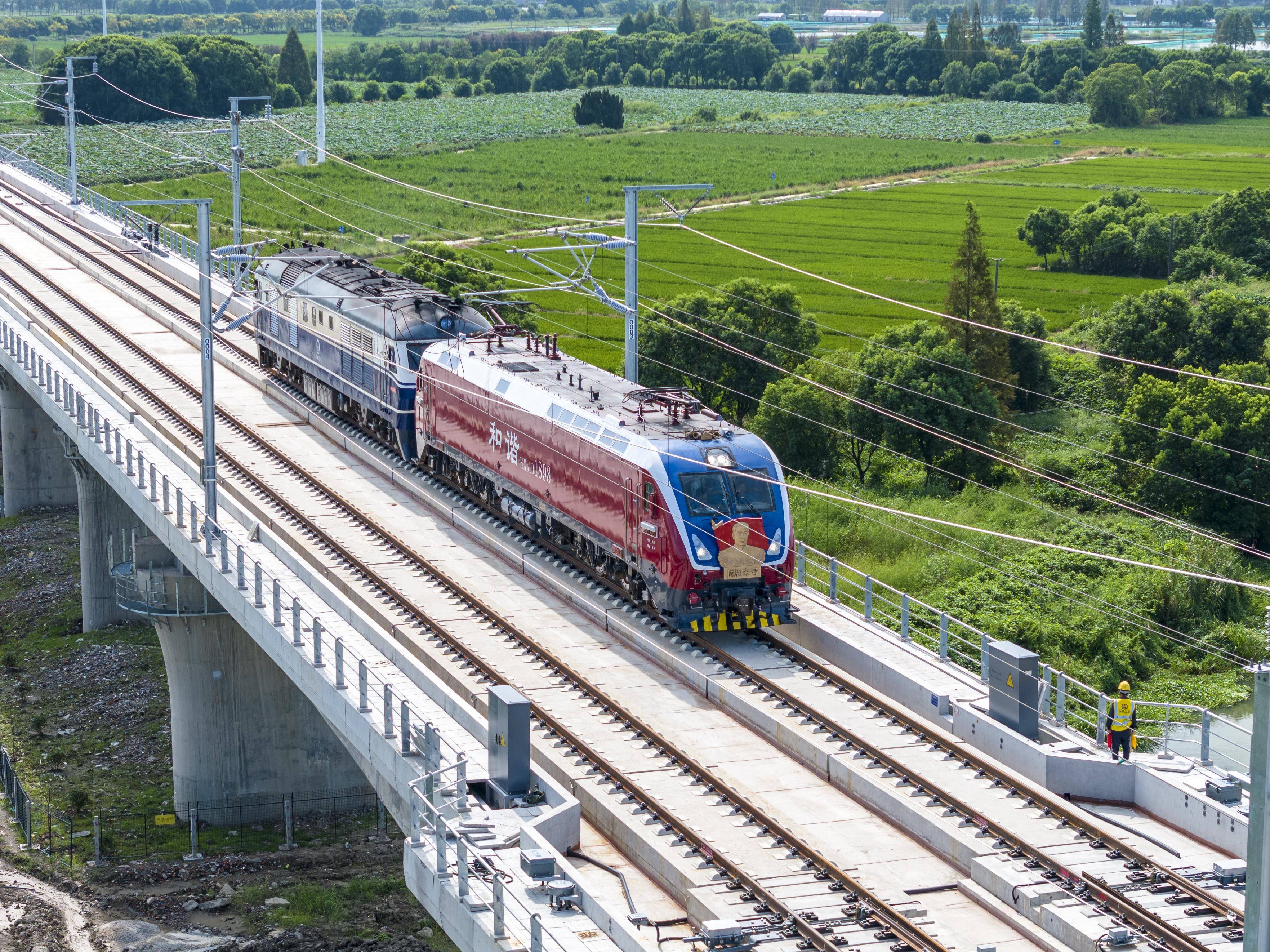 沪苏湖高铁启动接触网热滑试验