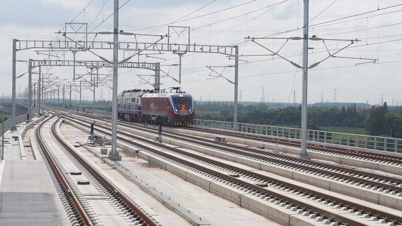 沪苏湖高铁开始接触网热滑试验