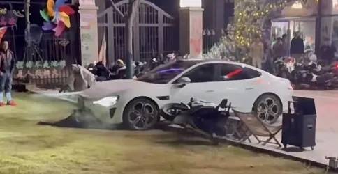 男子买新车后在群里炫耀被嘲<strong></p>
<p>币加所交易平台</strong>，持刀杀害一男子后开车撞向咖啡店？警方通报