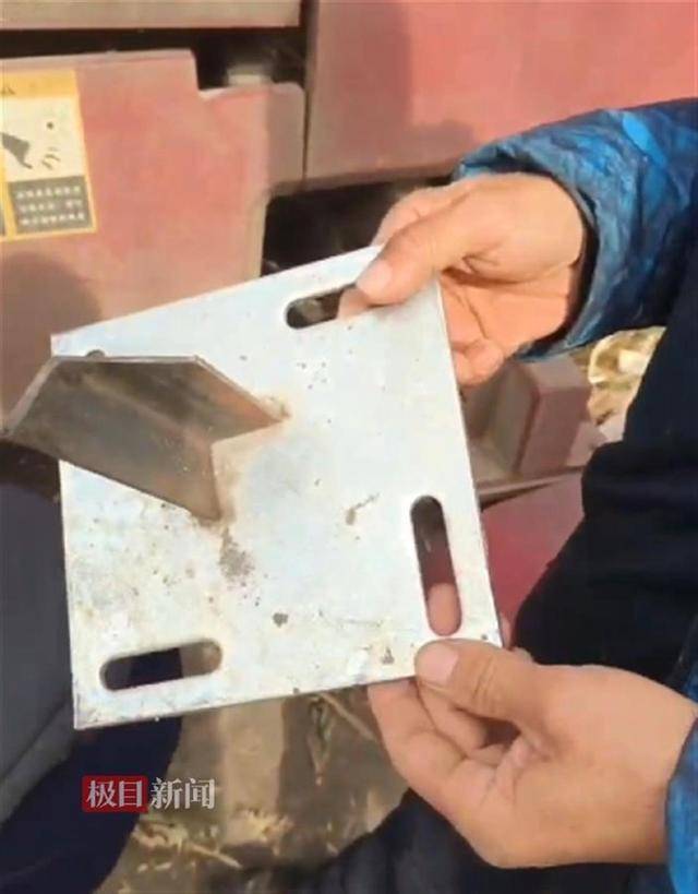 哈尔滨多处玉米地出现尖锐角铁<strong></p>
<p>gate平台</strong>，多台农机被扎胎，警方介入
