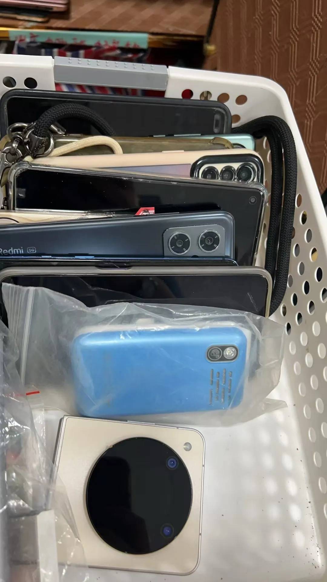 广州南站：900多台手机无人认领<strong></p>
<p>gate平台</strong>！12306可查询