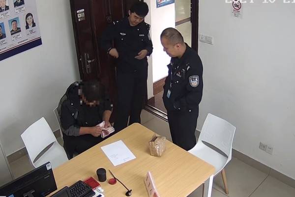 男子凌晨快递巨额现金 竟是为<strong></p>
<p>gate平台</strong>了“抱得美人归”