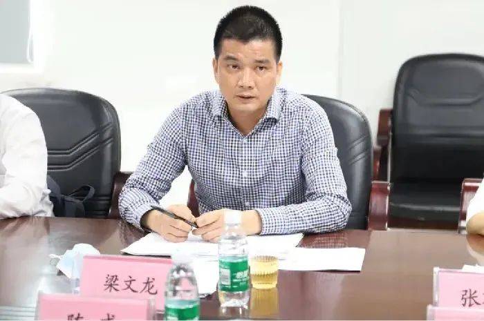 她任深圳一区司法局局长<strong></p>
<p>otc789交易平台</strong>，曾任区委政法委副书记