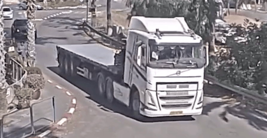 以色列警方：卡车冲撞公交站事件系恐怖袭击