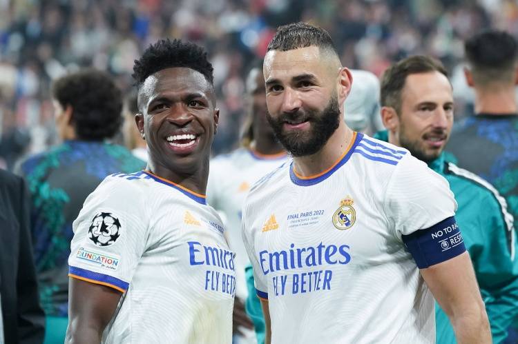 本泽马：没有人比维尼修斯更配金球奖，我联系了他得知他非常伤心