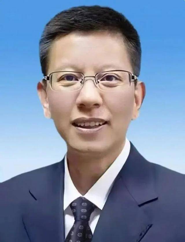 卸任市委书记3天后<strong></p>
<p>UP平台</strong>，55岁的他任省政府党组成员！