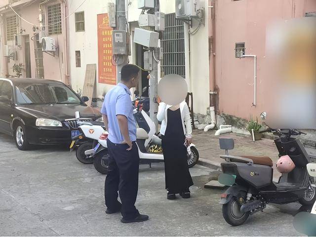 一女子肇事逃逸后仍去逛街<strong></p>
<p>币全交易平台</strong>，被抓后竟称：是路人劝我走的