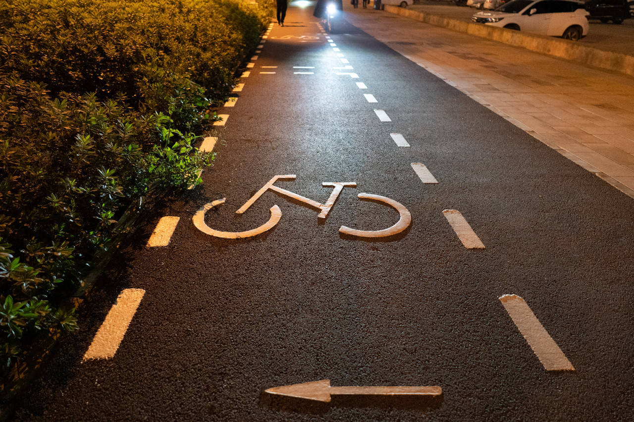 骑电动自行车<strong></p>
<p>币兑交易平台</strong>，我有多“尴尬”：走哪，停哪，咋充电