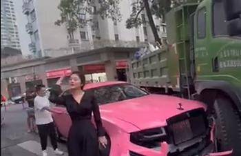 撞上劳斯莱斯的货车只有100万保险<strong></p>
<p>hotcoin交易平台</strong>，被撞车主回应